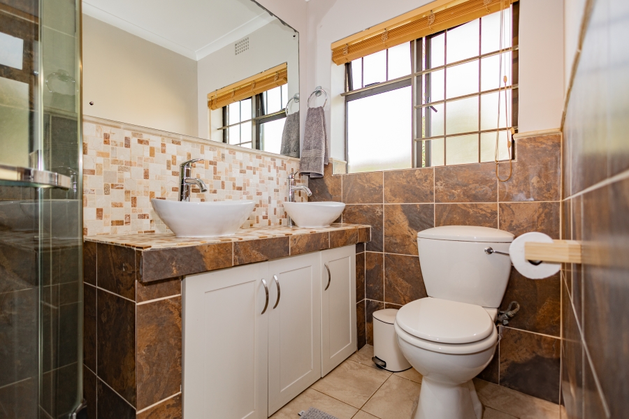 4 Bedroom Property for Sale in Kenridge Heights Western Cape